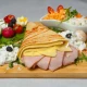 Vegetarijanska palačinka, pečurke u pavlaci, kačkavalj, sezonska salata