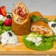Pohovana palačinka pečenica, kačkavalj, salata od pečuraka